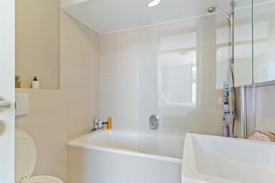 2 Bedroom Property for Sale in Sea Point Western Cape